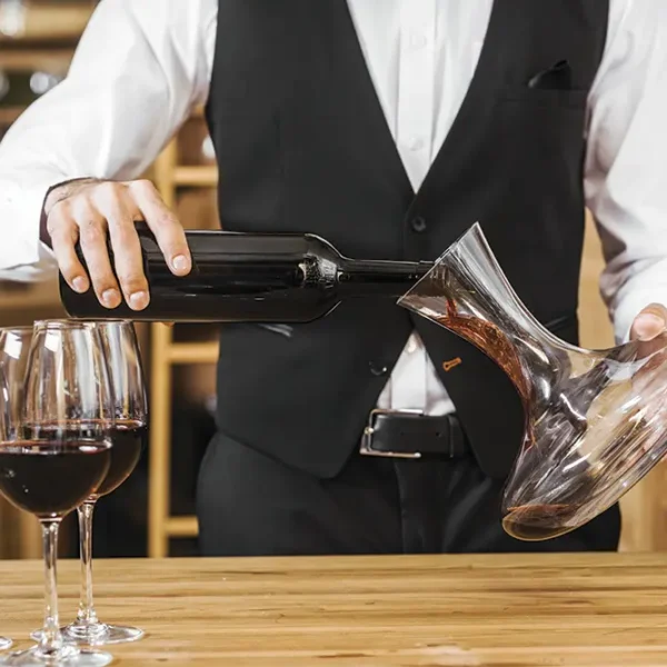 Trabaja en cruceros como Sommelier