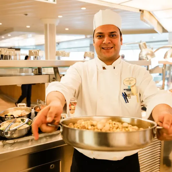 Trabaja en cruceros como Asistente de Cocina