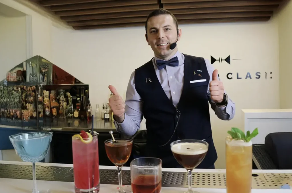 Trabaja en cruceros como Bartender