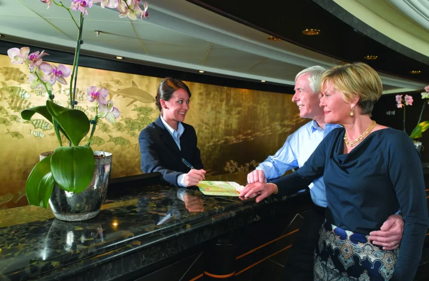 Trabaja en cruceros como recepcionista